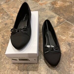 Tahari Women's Black Flats size 9